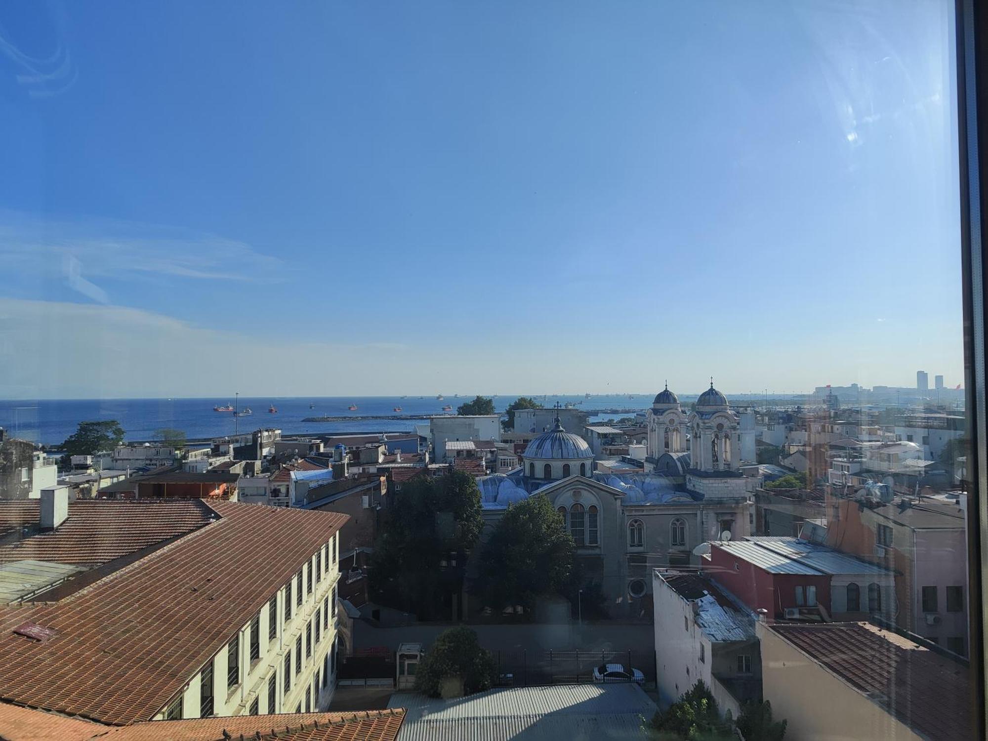 Grand Liza Hotel — Photos 1
